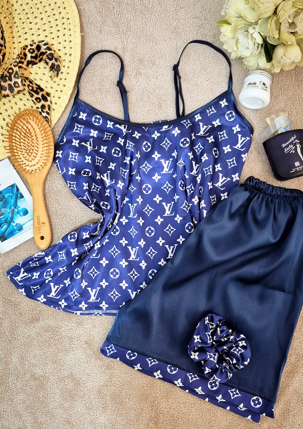 ست سه تیکه تاپ شلوارک ساتن طرح LV کد 1118