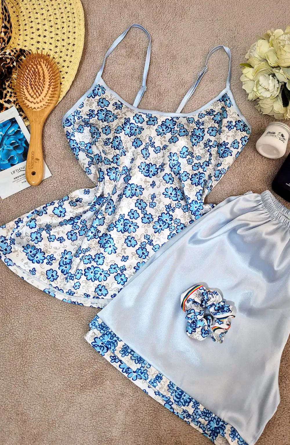 ست سه تیکه تاپ شلوارک ساتن طرح گل آبی کد 1119